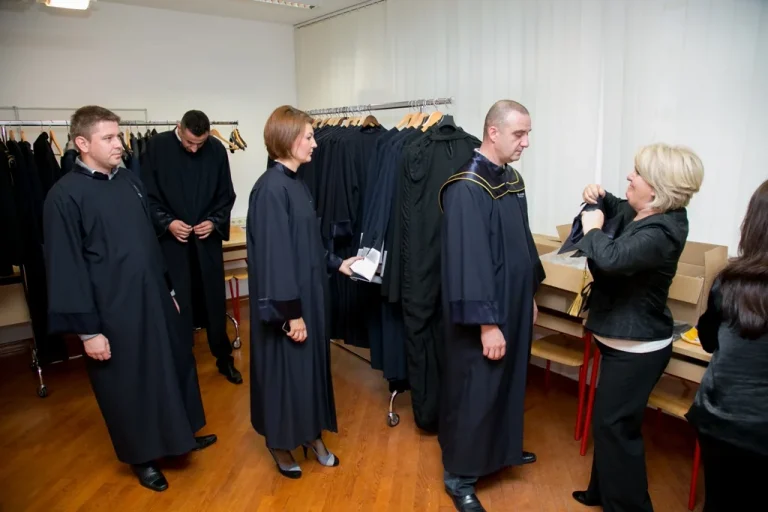 Starija galerija slika_Glazer_PRIPREMA STUDENATA ZA PROMOCIJU